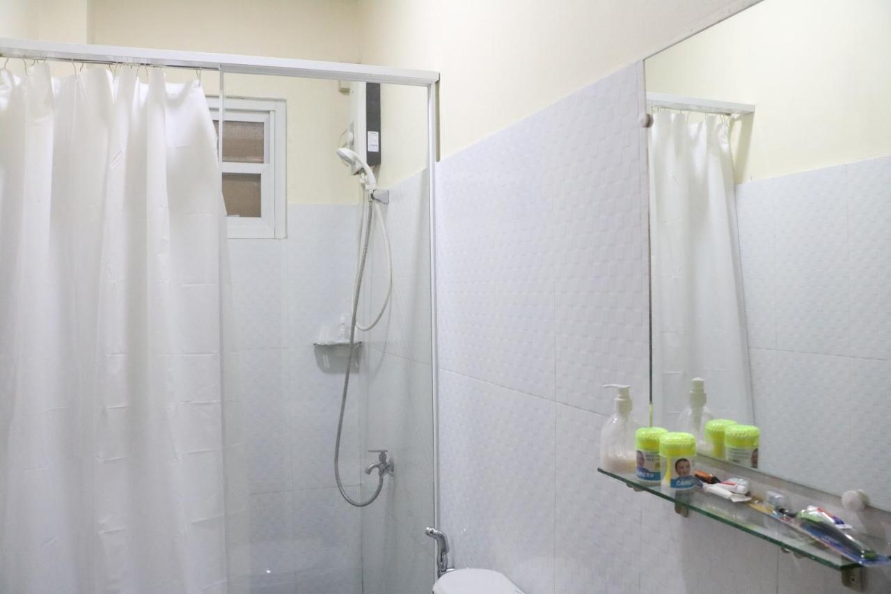 Anicia Guesthouse Rooms Paranaque City Екстериор снимка