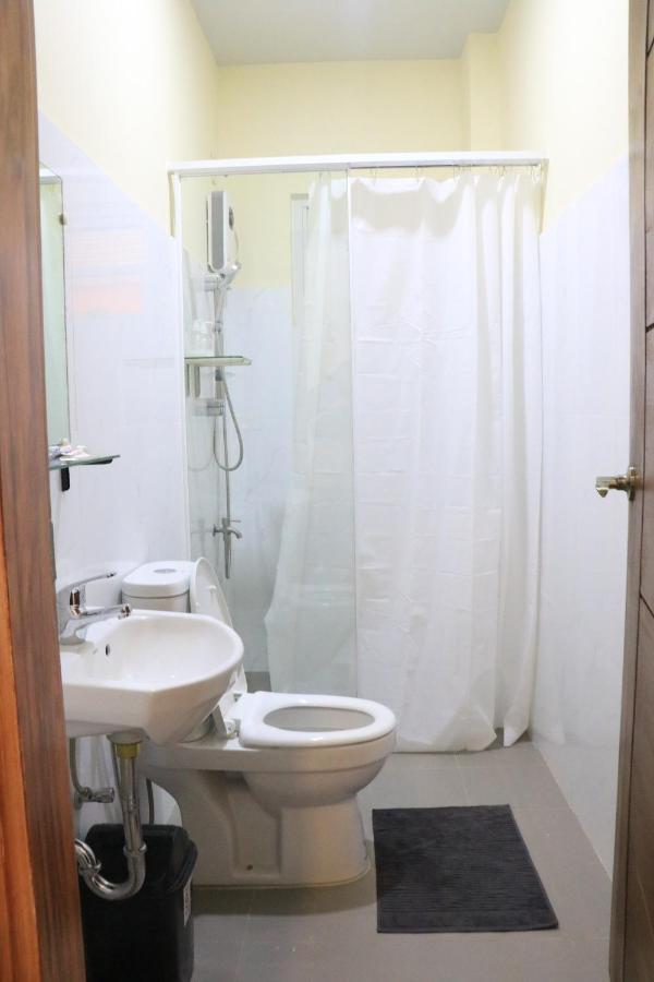 Anicia Guesthouse Rooms Paranaque City Екстериор снимка